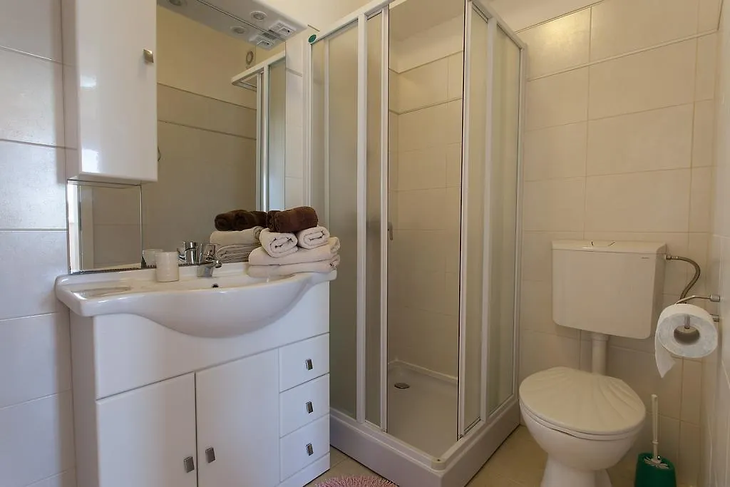 Apartment Magas Vrbnik  0*, Vrbnik (Primorje-Gorski Kotar)